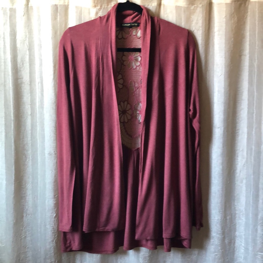 Like new, excellent condition. Woman’s XL Cardigan.